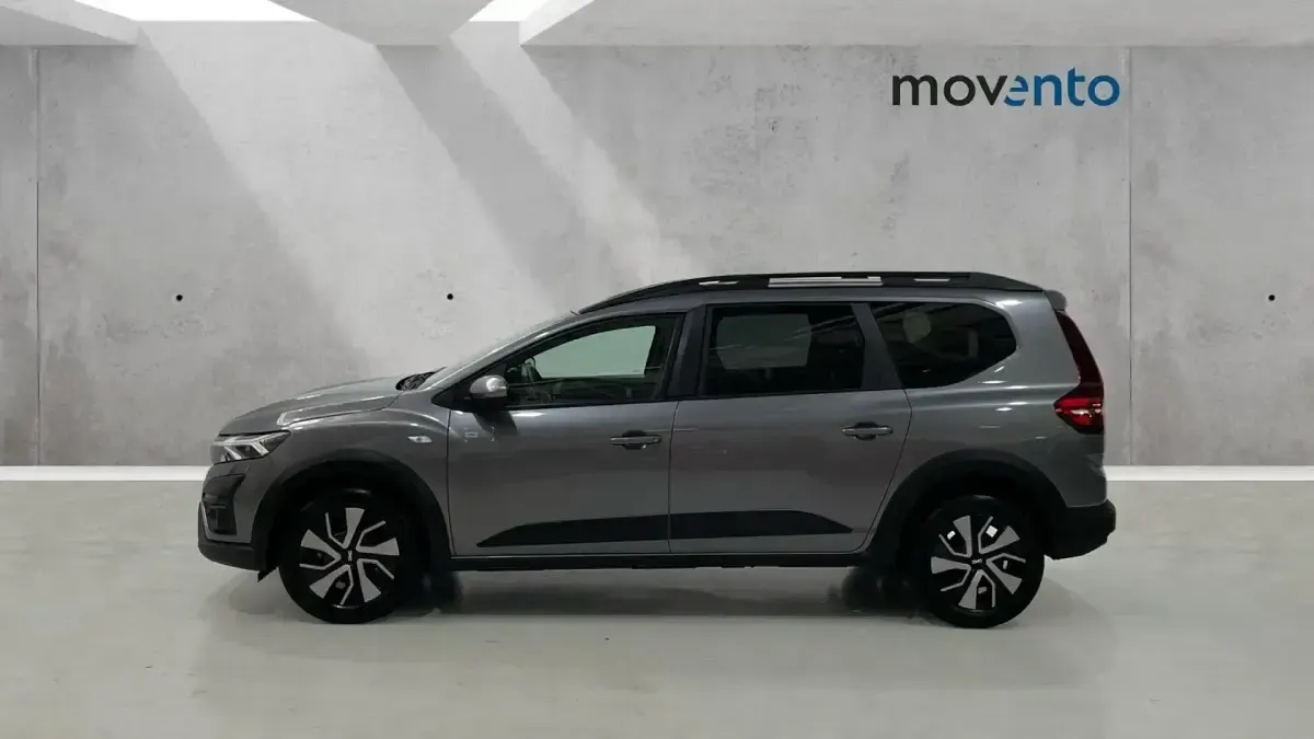 Usado Dacia Jogger Expression 110 CV (80 kW) 2025 Gris Monovolumen