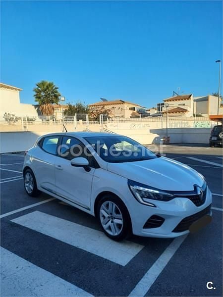 Begagnad Renault Clio V Initiale Paris 140 HK (102 kW) 2021 Vit Sedan