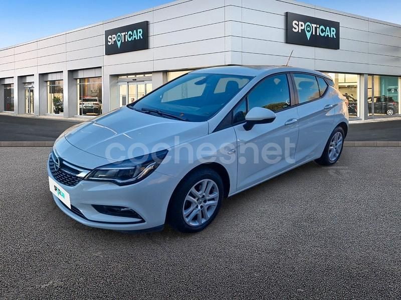 Blanco Usado 2016 Opel Astra Selective Berlina | 12.800 € (Un poco caro) - Imagen 1/4