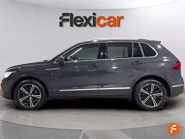 Käytetty VW Tiguan Life 150 HP (110 kW) 2022 Harmaa Katumaasturi