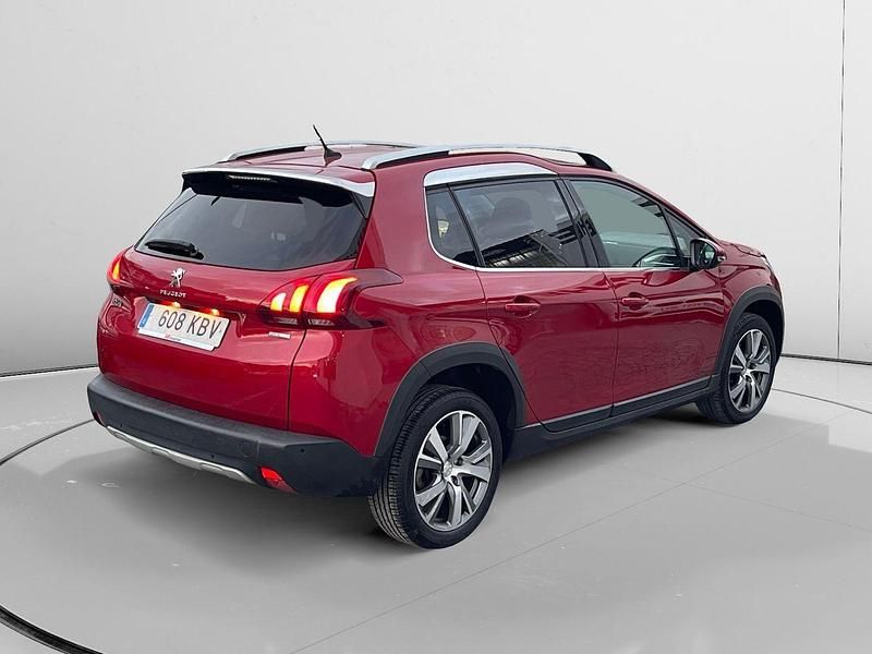 Usado Peugeot 2008 Allure 131 CV (96 kW) 2017 Rojo SUV
