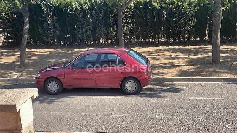 Rojo Usado 2000 Peugeot 306 Berlina | 1200 € (Precio justo) - Imagen 1/1