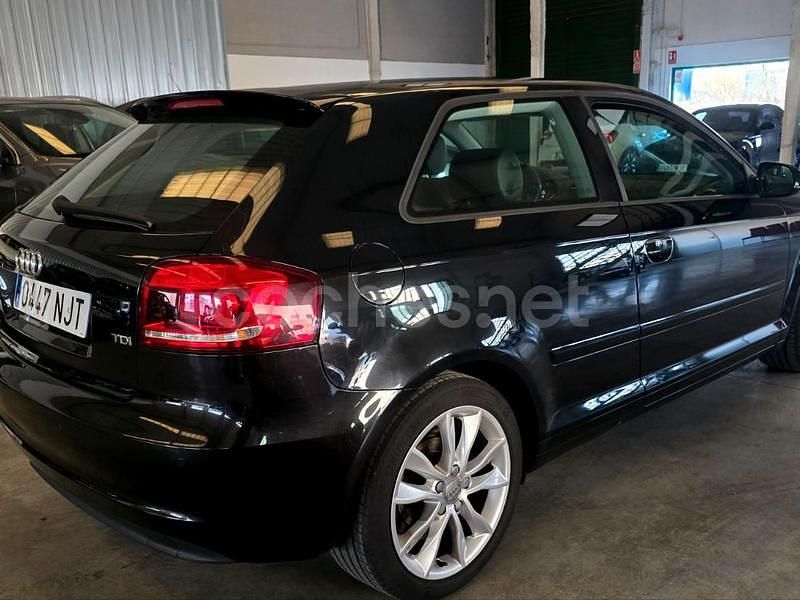 Usado Audi A3 Attraction 140 CV (102 kW) 2012 Negro Berlina