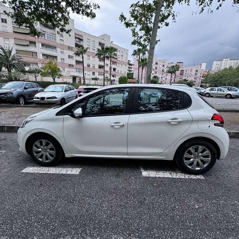 Usado Peugeot 208 Active 83 CV (61 kW) 2019 Blanco Utilitario