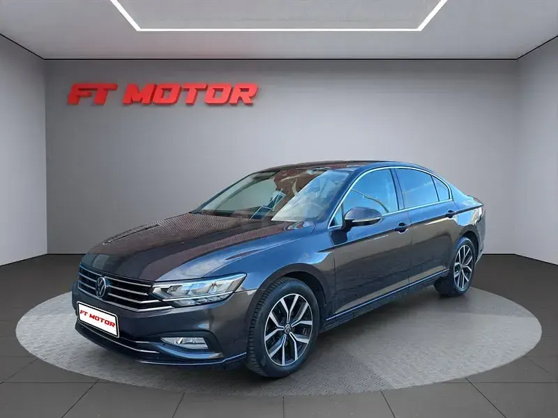 Usado VW Passat Executive 150 CV (110 kW) 2021 Gris / plata Berlina