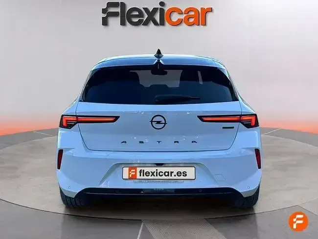 Usado Opel Astra Elegance 181 CV (133 kW) 2023 Blanco Utilitario