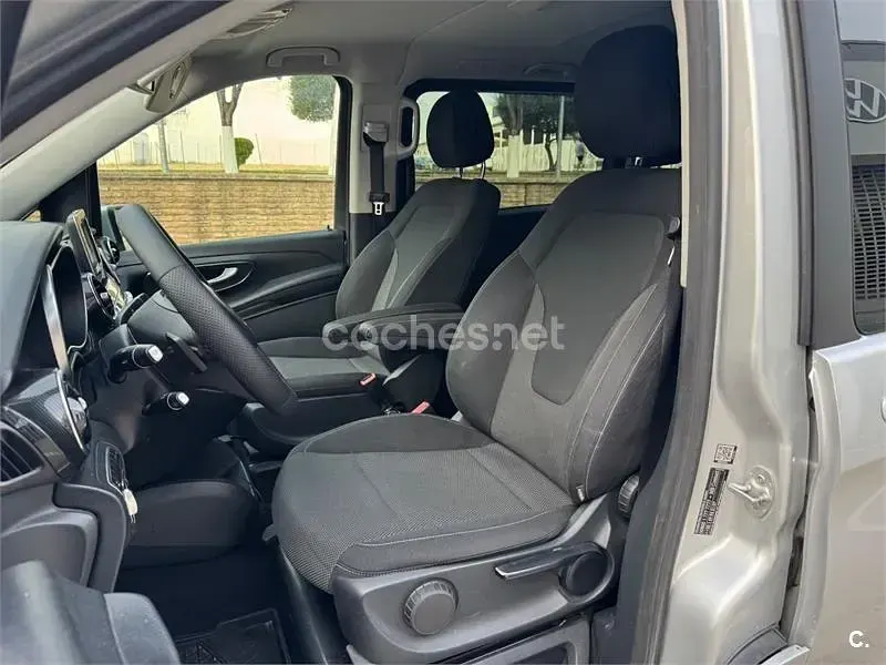Usado Mercedes V220 Avantgarde 163 CV (119 kW) 2015 Gris / plata Monovolumen