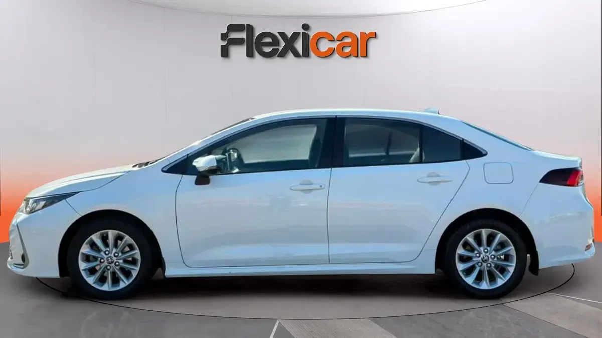 Usado Toyota Corolla Sol 125 CV (91 kW) 2022 Blanco Berlina