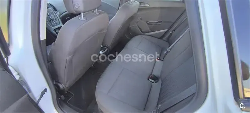Usado Opel Astra Essentia 100 CV (73 kW) 2010 Blanco Berlina