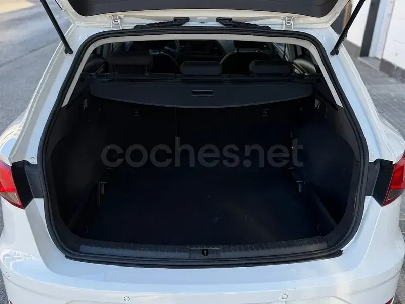 Usado Seat Leon Reference 115 CV (84 kW) 2019 Blanco Familiar