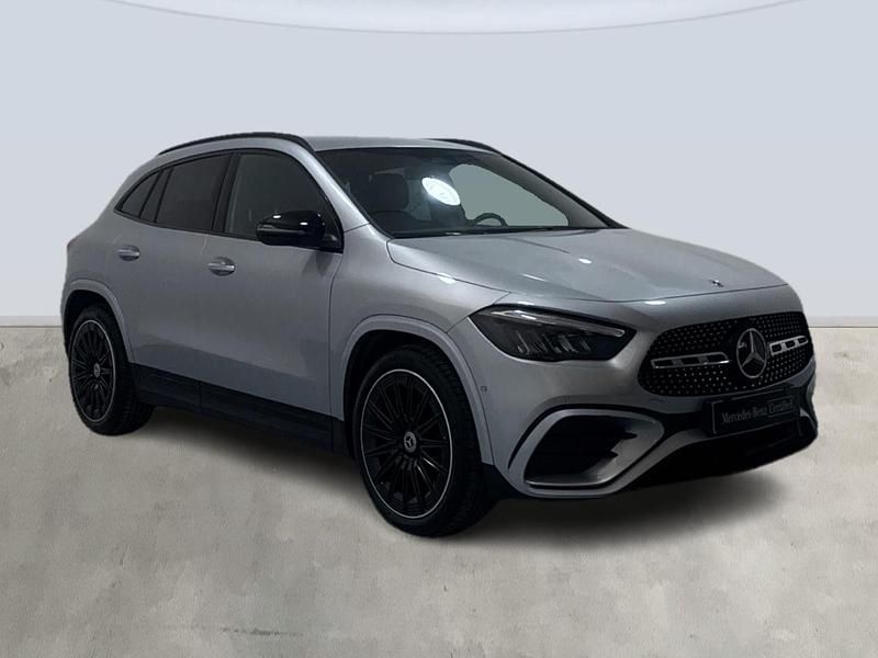 Usado Mercedes GLA200 150 CV (110 kW) 2025 Gris plata SUV