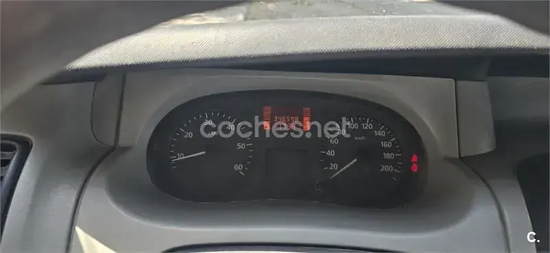 Usado Renault Trafic LIMITED Business 120 CV (88 kW) 2019 Rojo Monovolumen