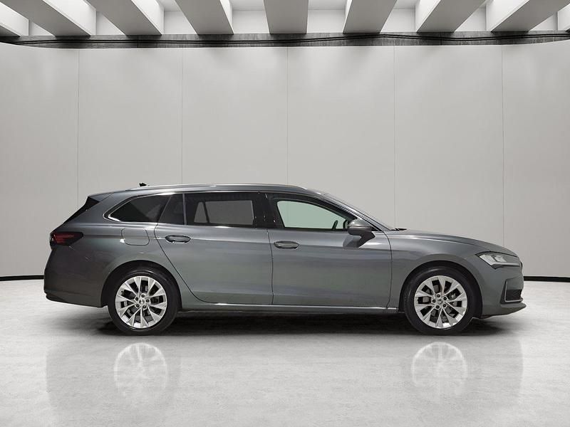 Usado Skoda Superb Selection 150 CV (110 kW) 2024 Gris Familiar