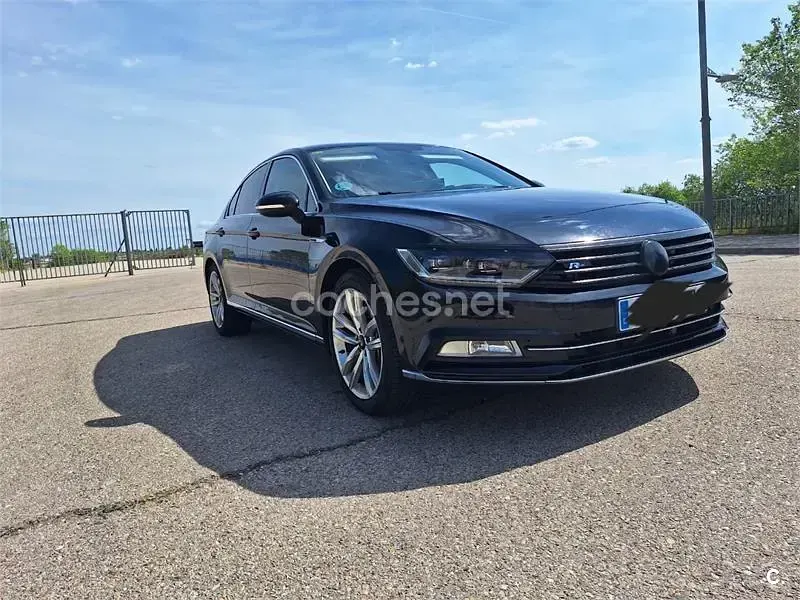 Usado VW Passat Sportline 240 CV (176 kW) 2018 Negro Berlina