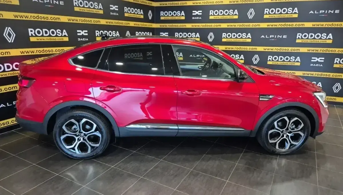 Usado Renault Arkana Techno 145 CV (106 kW) 2023 Rojo SUV