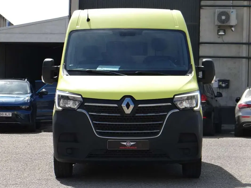 Usado Renault Master R.S. 145 CV (106 kW) 2021 Verde Monovolumen