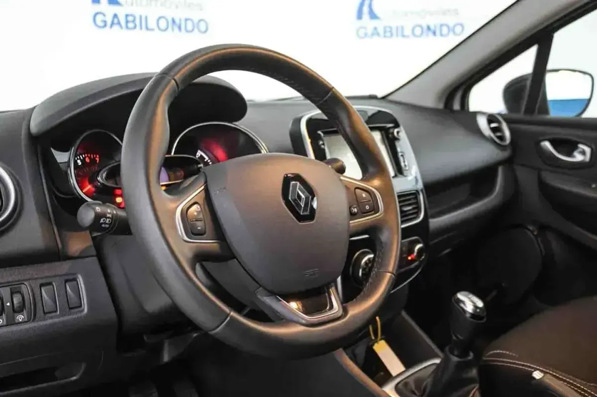 Usado Renault Clio LIMITED 75 CV (55 kW) 2018 Blanco Utilitario