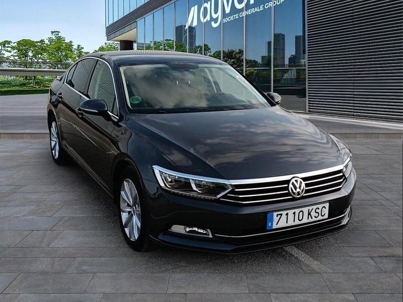 Usado VW Passat Advance 150 CV (110 kW) 2018 Gris Berlina