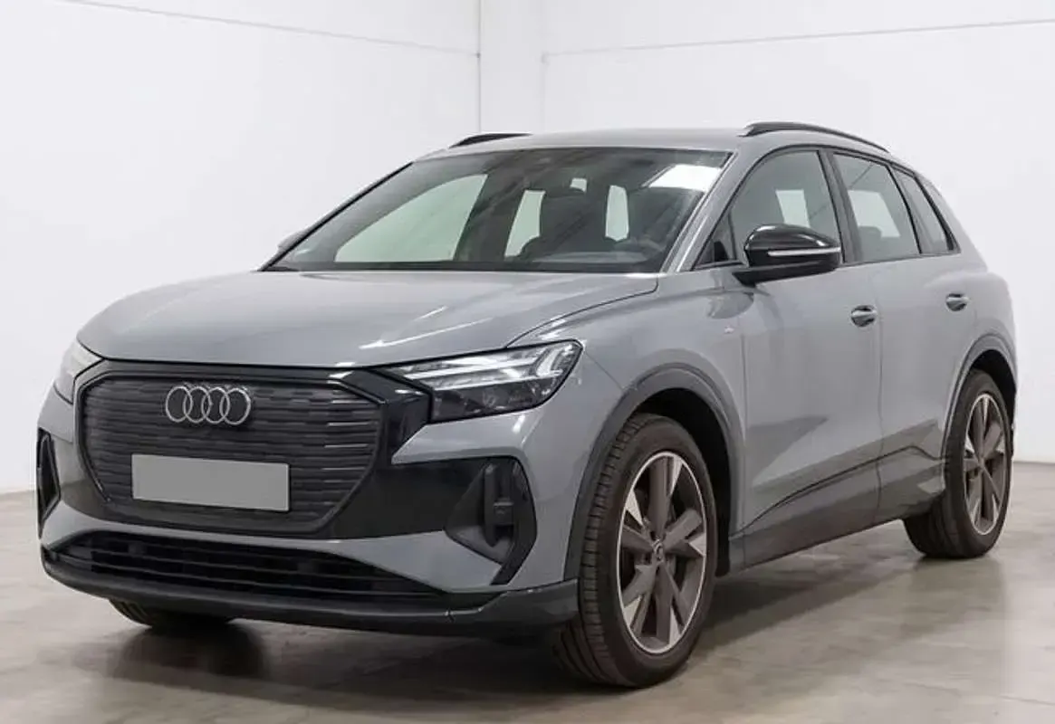 Usado Audi Q4 e-tron S-Line 219 kW (299 CV) 2023 Plateado SUV