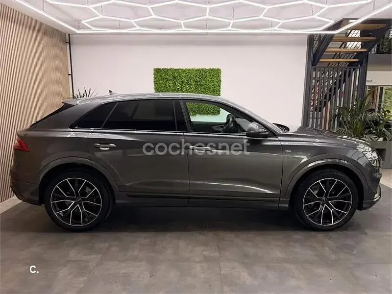 Usado Audi Q8 S-Line 286 CV (210 kW) 2023 Gris / plata SUV