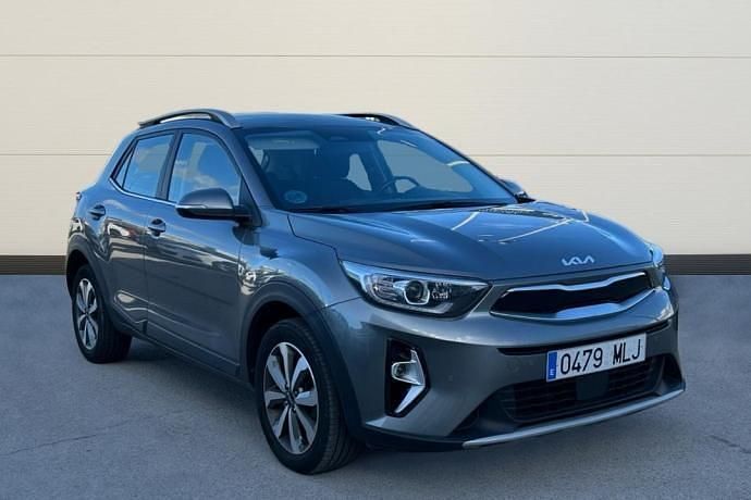 Usado Kia Stonic 84 CV (61 kW) 2023 Gris SUV