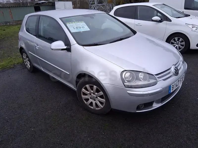 Usado VW Golf V Highline 105 CV (77 kW) 2007 Gris / plata Berlina