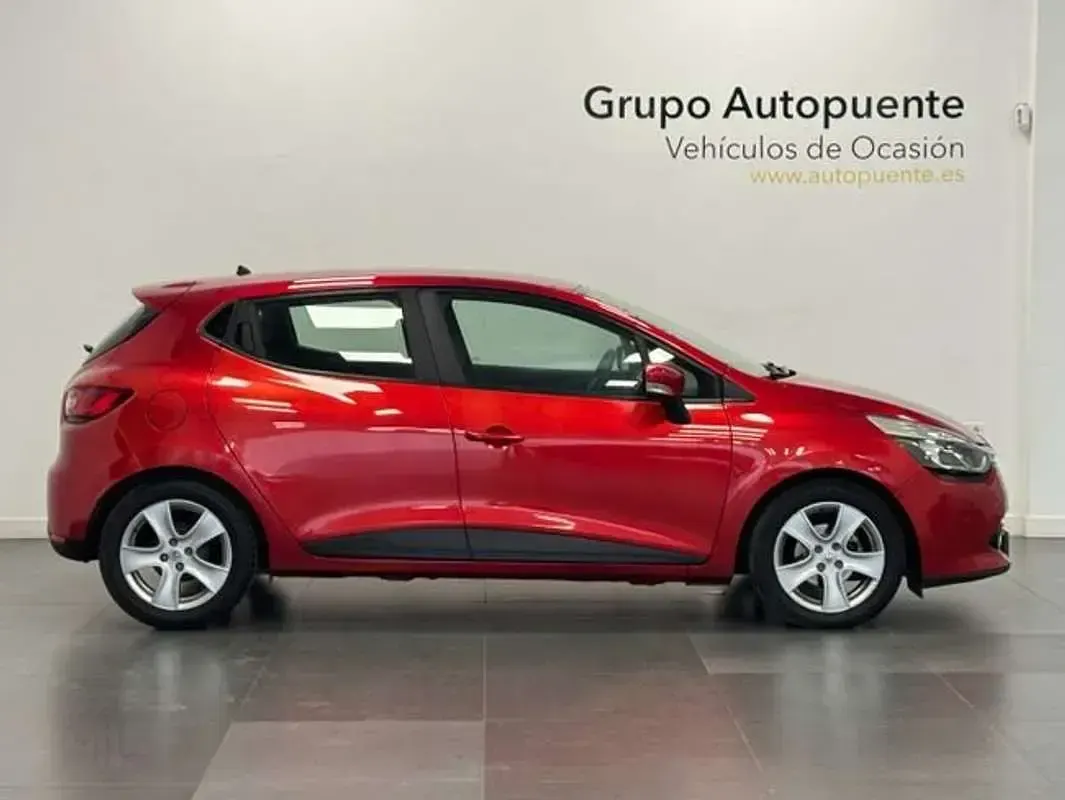 Usado Renault Clio IV 75 CV (55 kW) 2015 Rojo Berlina