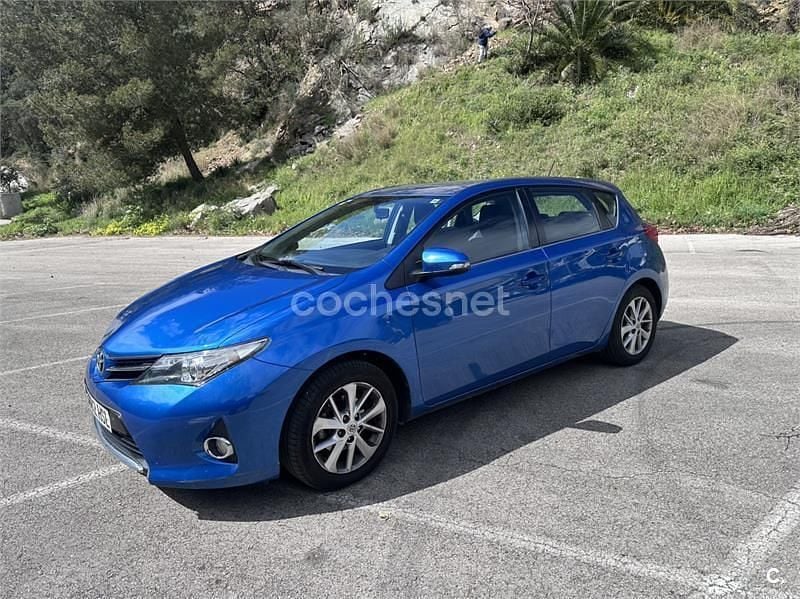 Usado Toyota Auris Active 132 CV (97 kW) 2013 Azul Berlina