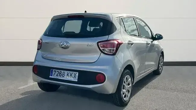 Usado Hyundai i10 GO! 67 CV (49 kW) 2018 Gris Utilitario