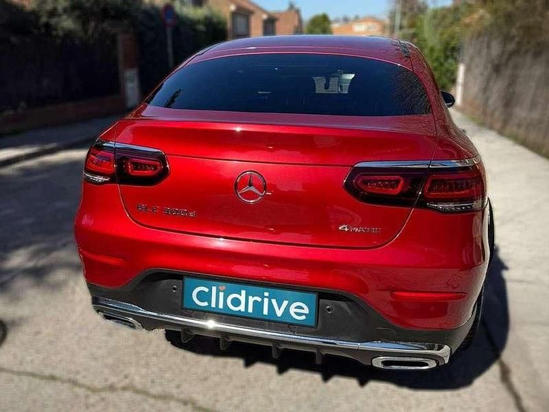 Usado Mercedes GLC300 245 HP (180 kW) 2022 Vermelho SUV