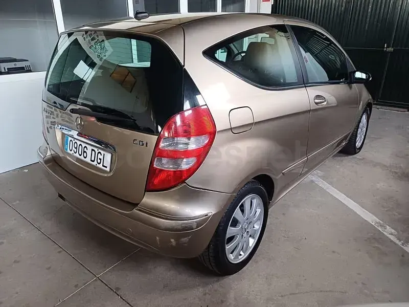 Usado Mercedes A200 Elegance 140 CV (102 kW) 2006 Gris / plata Berlina