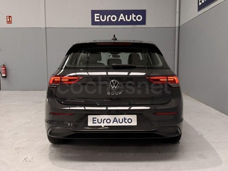 Usado VW Golf VIII Life 115 CV (84 kW) 2022 Gris / plata Berlina