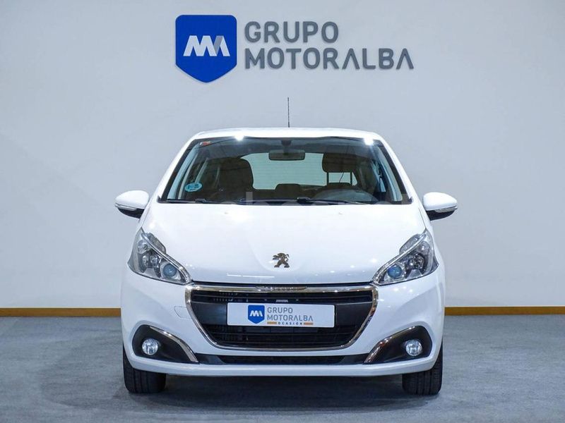 Blanco Usado 2016 Peugeot 208 Active Utilitario | 8490 € (Un poco caro) - Imagen 1/4