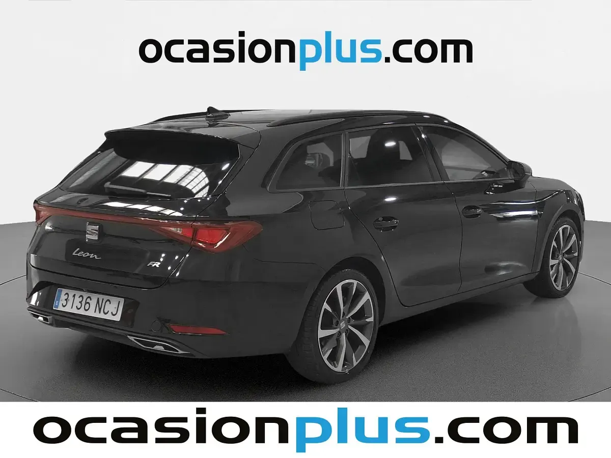 Usado Seat Leon FR 150 CV (110 kW) 2025 Negro Monovolumen