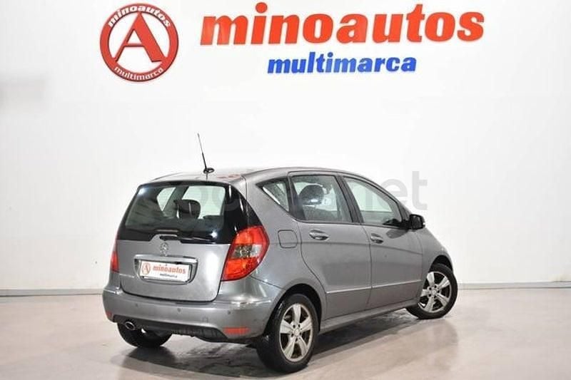 Usado Mercedes A180 Elegance 109 CV (80 kW) 2009 Gris Monovolumen
