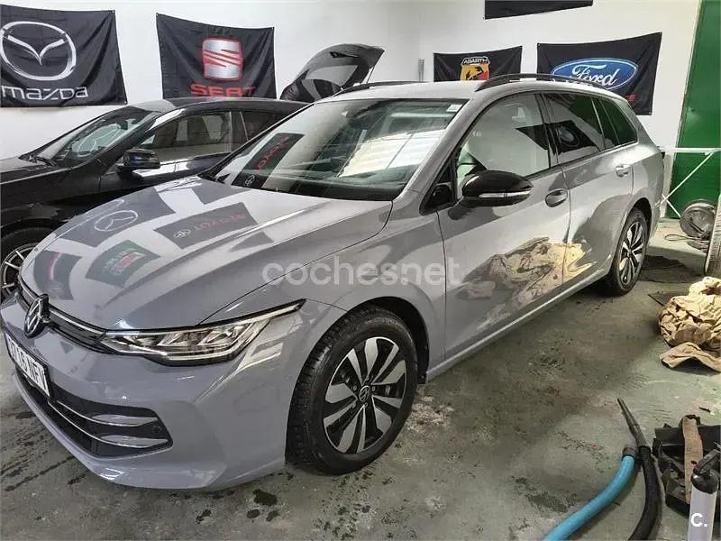 Usado VW Golf VIII Life 115 CV (84 kW) 2025 Gris / plata Familiar