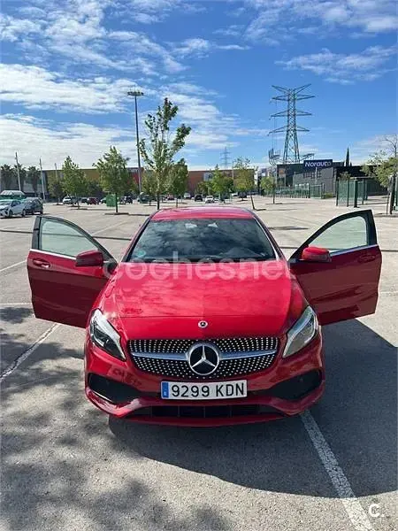 Usado Mercedes A180 AMG line 122 CV (89 kW) 2017 Rojo Berlina