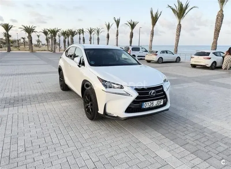 Usado Lexus NX300h Executive Line 197 CV (144 kW) 2015 Blanco SUV