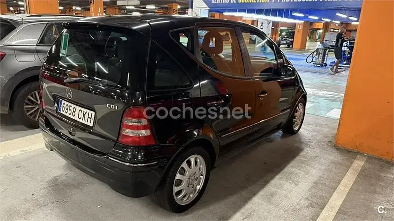 Usado Mercedes A170 Elegance 95 CV (69 kW) 2003 Negro Utilitario