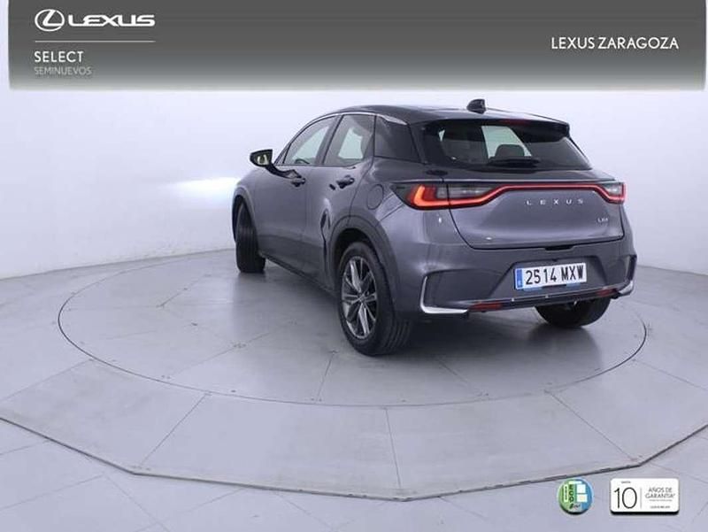 Usado Lexus LBX 136 CV (100 kW) 2024 Gris SUV