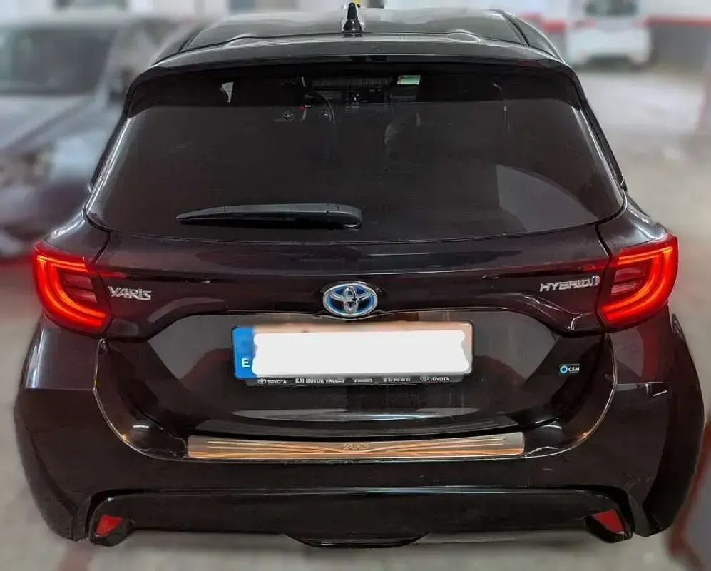 Usado Toyota Yaris Style 116 CV (85 kW) 2023 Negro Utilitario