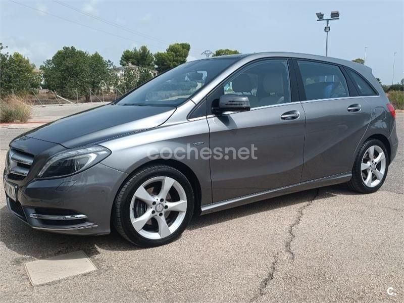 Gris / plata Usado 2012 Mercedes B180 Monovolumen | 12.000 € (Precio justo) - Imagen 1/4