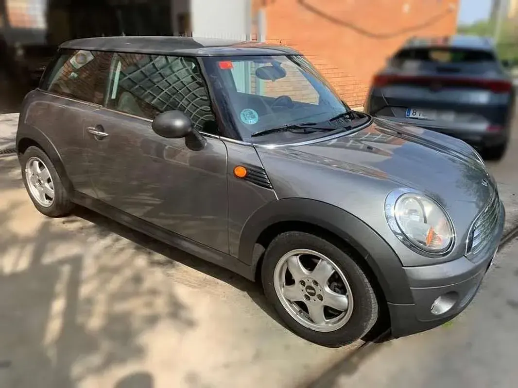 Usado Mini ONE 75 CV (55 kW) 2009 Gris Utilitario