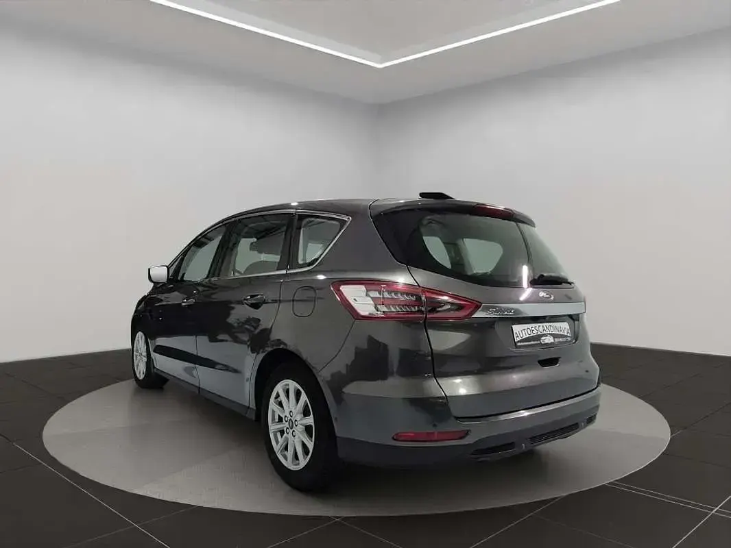 Usado Ford S-MAX S 160 CV (117 kW) 2016 Gris Monovolumen