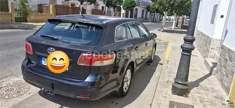 Usado Toyota Avensis Advance 126 CV (92 kW) 2012 Negro Familiar