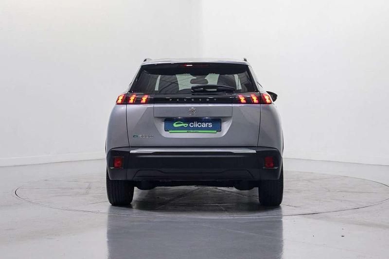 Usado Peugeot e-2008 Allure 100 kW (136 CV) 2023 Gris SUV