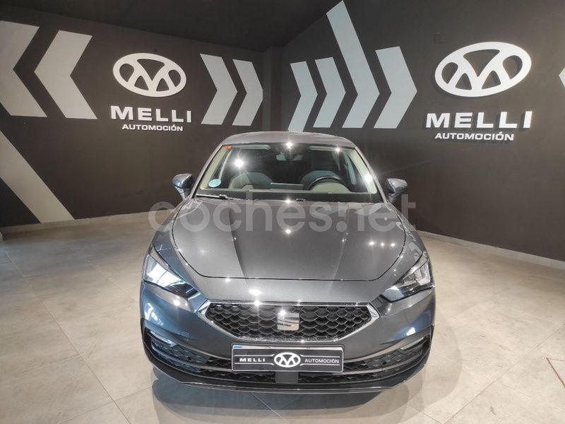 Usado Seat Leon Style 116 CV (85 kW) 2021 Gris / plata Berlina