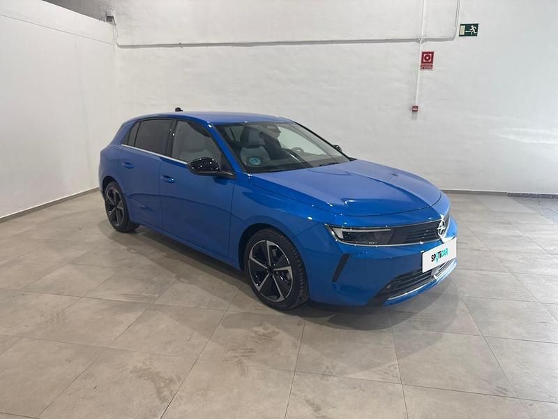 Usado Opel Astra Elegance 131 HP (96 kW) 2023 Azul Citadino