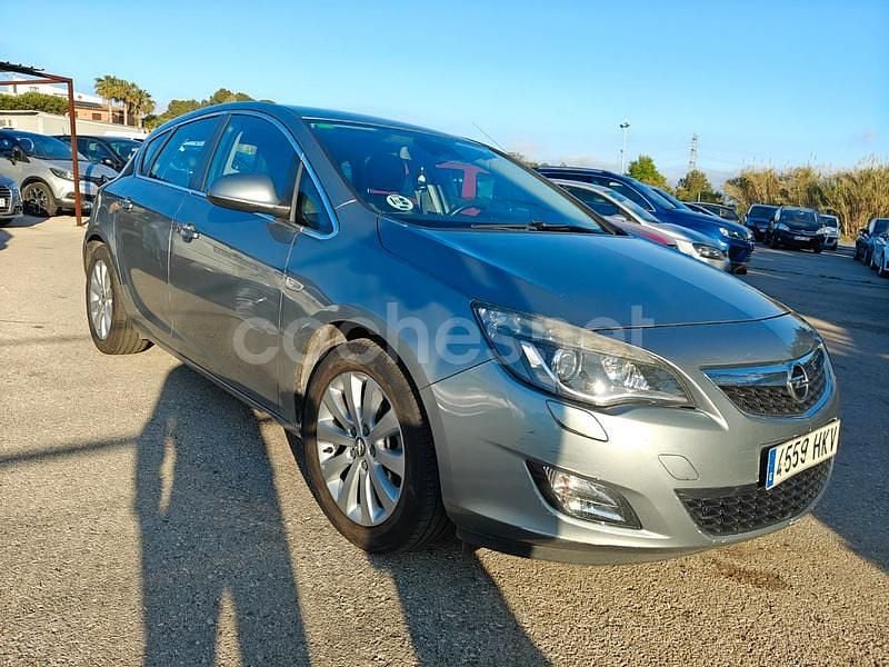 Usado Opel Astra Excellence 165 CV (121 kW) 2012 Gris / plata Berlina