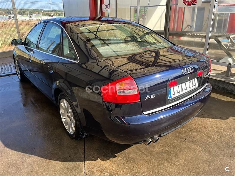Usado Audi A6 170 CV (125 kW) 2003 Azul Berlina